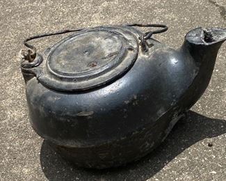 Cast iron fire place/stove top kettle