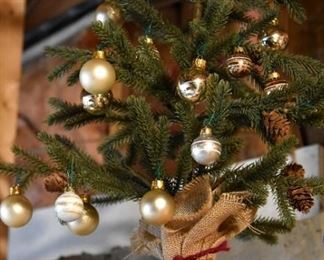 Christmas decorations, small tree