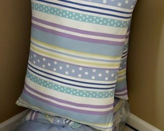 pillows and comforter set