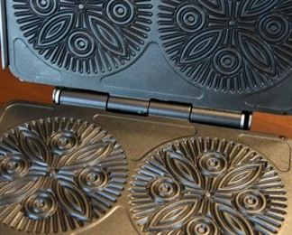 Villaware pizzelle maker (Italian lace cookies)