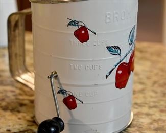 decorative flour sifter
