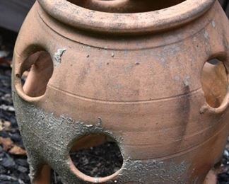 terracotta pots (2 of this kind)