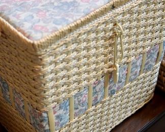 collectible sewing machine (basket)