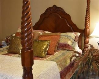 four poster bed, wooden, queen size, linens, pillows