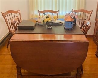 Drop Leaf Table with Six Chairs and Table Protector