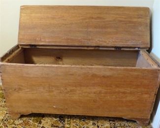 Primitive pine blanket box