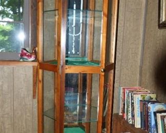 Small size display cabinet