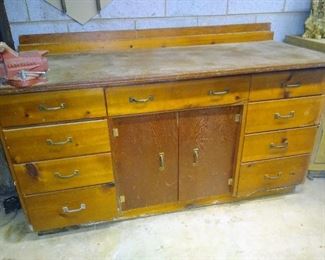 Sturdy work desk