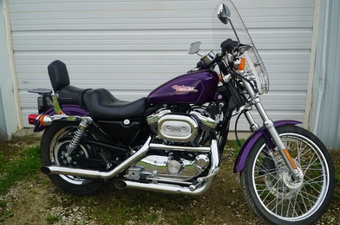 2001 Harley Davidson Motorcycle Sportster 1200 with mileage 17,627  a must-see!!!!!