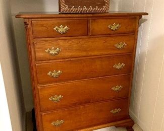 Stickley Chest of Drawers in PRISTINE condition