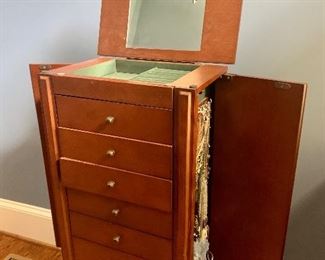 Jewelry chest