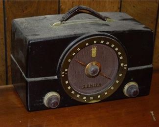 92. Vintage ZENITH Radio