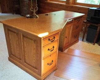 Gorgeous Oak desk.