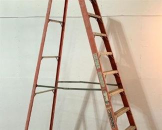 Located in: Chattanooga, TN
MFG Louisville
Model FP1410HD
10' Fiberglass Step Ladder
**Sold as is Where is**

SKU: R-WALL
