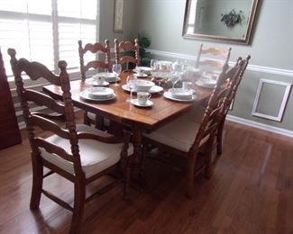 Heart Pine Table w/2 Extra Leaves & 6 Upholstered Seat Chairs