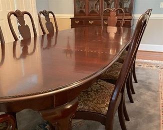 Gorgeous dining table & chairs by Ethan Allen