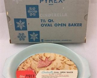 Pyrex Cinderella 1 1/2 Qt. Oval Open Baker with Box. 