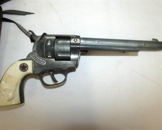 VIEW 2 W/COWBOY K CAP GUN