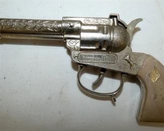 YOUNG BUFFALO BILL CAP GUN
