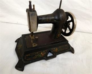 VIEW 2 OTHERSIDE CAST SEWING MACHINE
