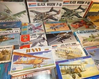COLLECTION OF MODEL AIRPLANES 