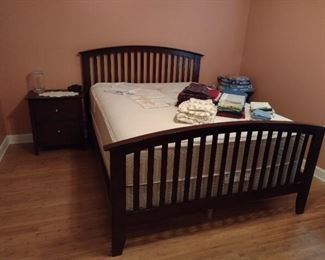 Queen bed with Beautyrest mattress.  Having matching dresser and 2 nightstands