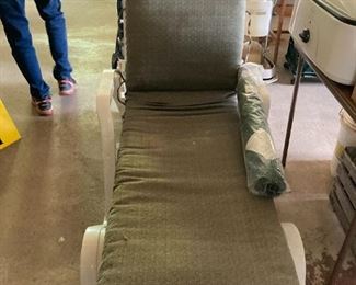 OUTDOOR CHASE LOUNGE