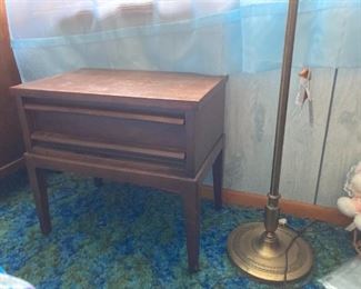 RETRO END TABLE