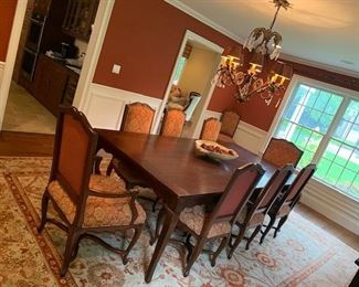 Area Rug 9 ft x 12 ft / 8 Light Chandlier 