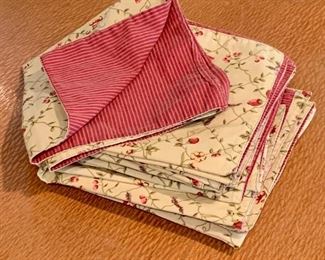 $40 - Set of 16 reversible cotton napkins