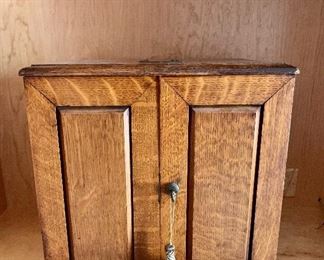 $150 - Vintage smoker's cabinet - 13"H x 14"W x 10"D