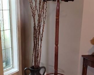 Floor vase/floral, standing hat rack