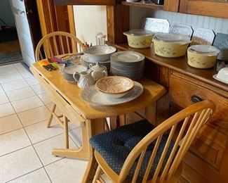 Expandable kitchen table with two chairs