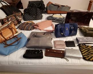LOTS OF NICE PURSES