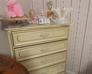 French provincial chest of drawers 