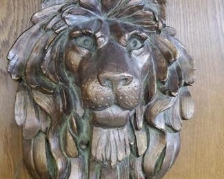 Vintage resin lion head decor (approx 12" tall)