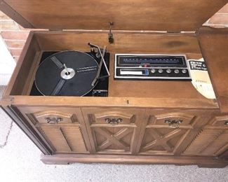 Wooden Media Console with Record player and Radio 1/2