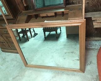 Leick Desk with Mirror 2/3