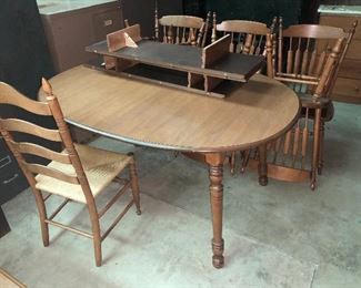 Wooden Dinner Table With Chairs and 2 Leafs 1/2
