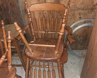 Wooden Dinner Table With Chairs and 2 Leafs 2/2