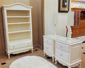 LOVE this book case and glass-topped nightstands 