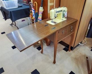 Sewing machine - Brother Galaxie 221 - in cabinet