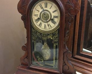  Old mantle clock with alarm, running!