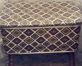 VTG SEWING STORAGE BASKET FITTING FOOT STOOL 