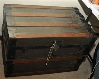 ANTIQUE STEAMER TRUNK WITH KEY 