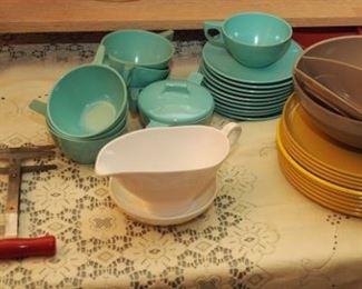 MIXED SELECTION OF MALMAC DINNERWARE & RED HANDLE ROLLING PIN AND CHOPPER