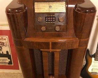 Silver tone model 6158 tube radio.
