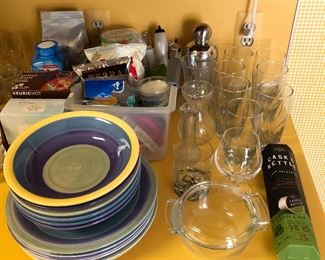 Kitchen contains quality cookware, small appliances and glassware.