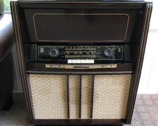 Grundig Majestic tube radio.