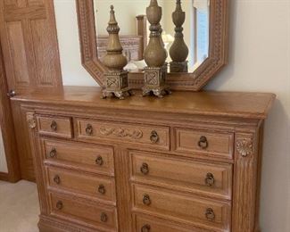 HOOKER 9 Drawer Dresser